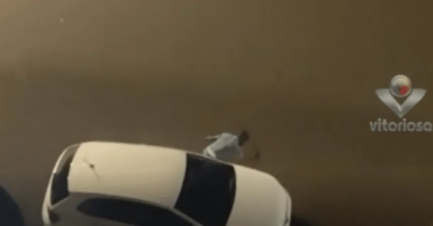 Homem esvazia pneus e risca carro no Portal do Vale, Uberlândia