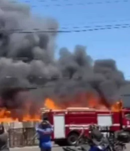 Incêndio em loja de pneus mobiliza Defesa Civil em São Paulo