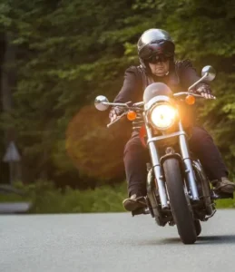 Gastos mensais de quem tem moto: manutenção, pneus e seguro