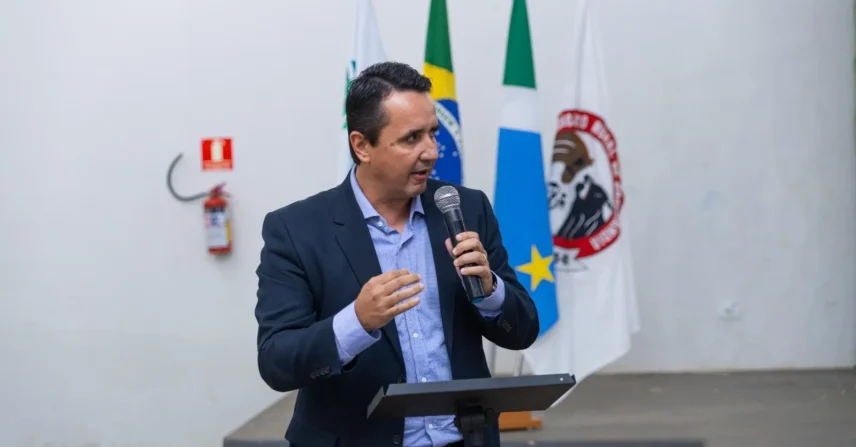 Prefeito Rodrigo de Freitas anuncia punições por desvio de pneus