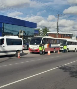 Manaus: operação autua veículos com pneus carecas e licenciamento atrasado
