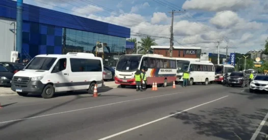 Manaus: operação autua veículos com pneus carecas e licenciamento atrasado