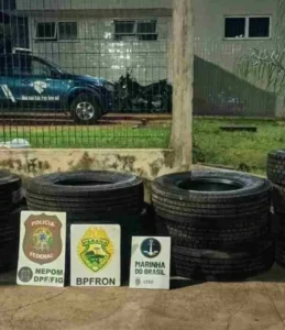 Polícia encontra pneus contrabandeados do Paraguai em mata