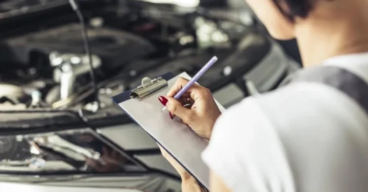 Verifique freios, pneus e faróis antes de viajar no fim de ano