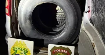 PF e PM interceptam van com pneus contrabandeados em Foz