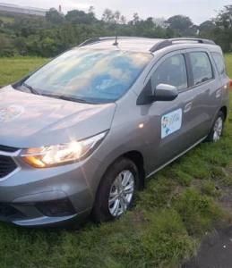 Veículo colide com objeto na Washington Luís e danifica pneus