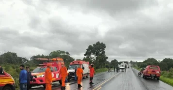 Capotamento de caminhão na BR-070 deixa três feridos