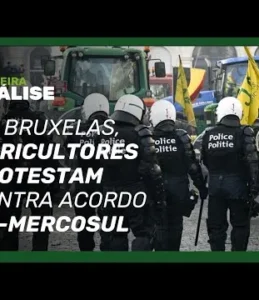 Agricultores protestam em Bruxelas com pneus queimados