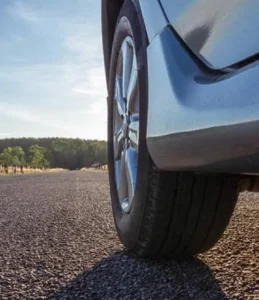 Dunlop alerta: instale pneus novos no eixo traseiro