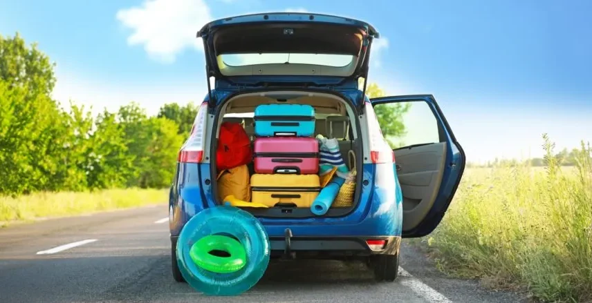 Carro carregado na estrada: impacto no desempenho e segurança