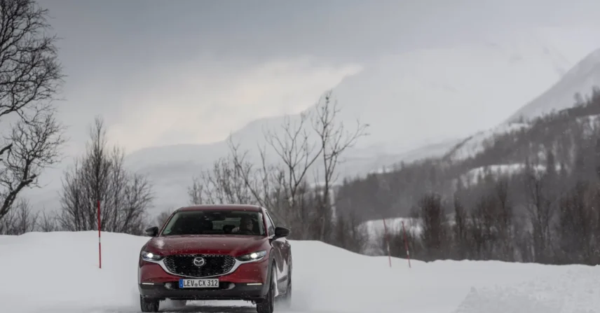 Mazda orienta sobre pneus e direção segura no inverno