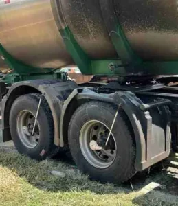 Incêndio em carreta na BR-277 após estouro de pneu