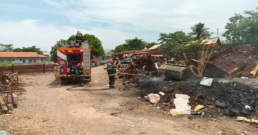 Queima de pneus ilegal resulta em prisão na Folha 30