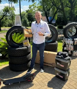JF Pneus celebra 10 anos com sorteio de patinete elétrico