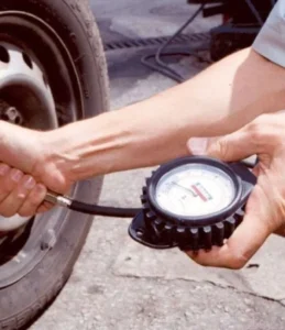 Calor intenso acelera desgaste de pneus e demanda manutenção