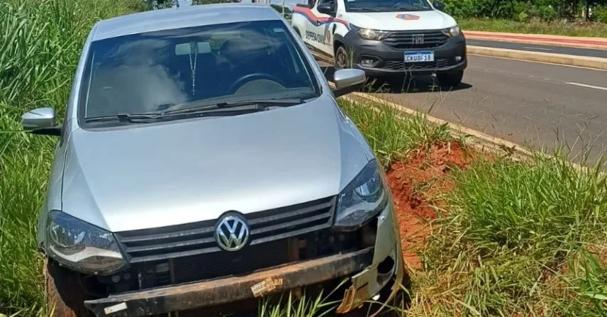 Motorista sai ileso após pneu estourar em rodovia de Fernandópolis